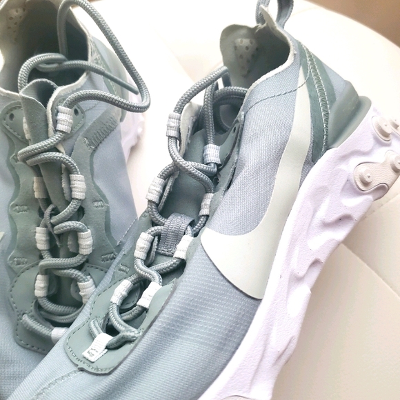 Sneakers - Picture 5 of 8